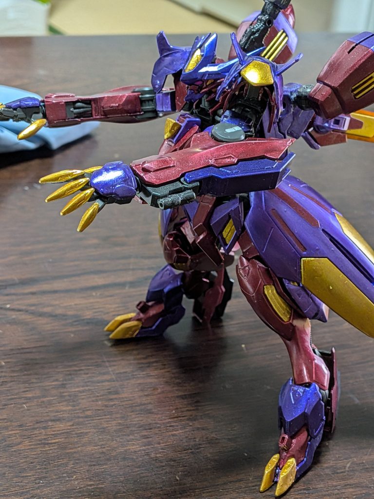 ビームガン、腕部200mm砲射撃態勢。