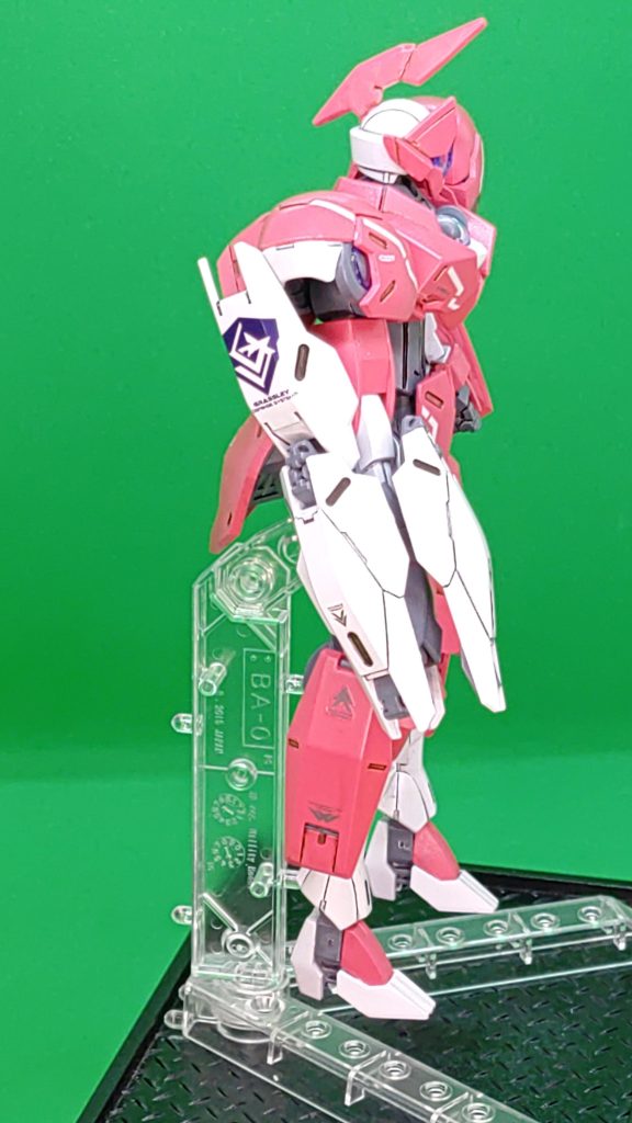 本来のミカエリスと違う色にしたため、デカールも一部変更しています。白地に白いマークだったりすると見えなくなっちゃうので。