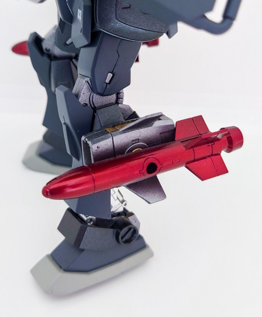 武器その3　自動追尾型ホーミングミサイル普段は両足に装備されているミサイル。