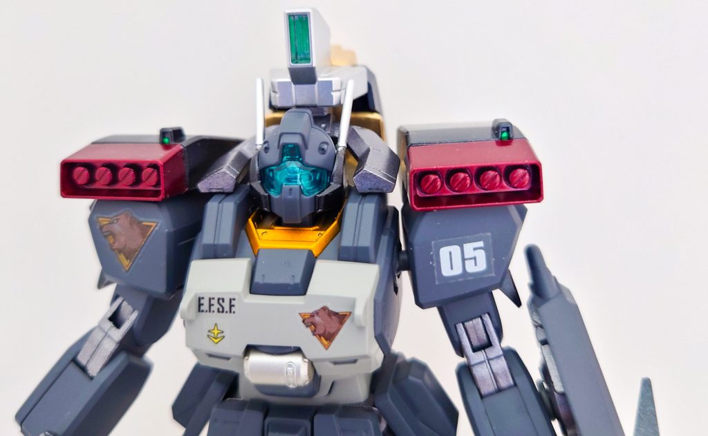 武器その2　ミサイルポッド両肩に装備されたミサイルポッド。