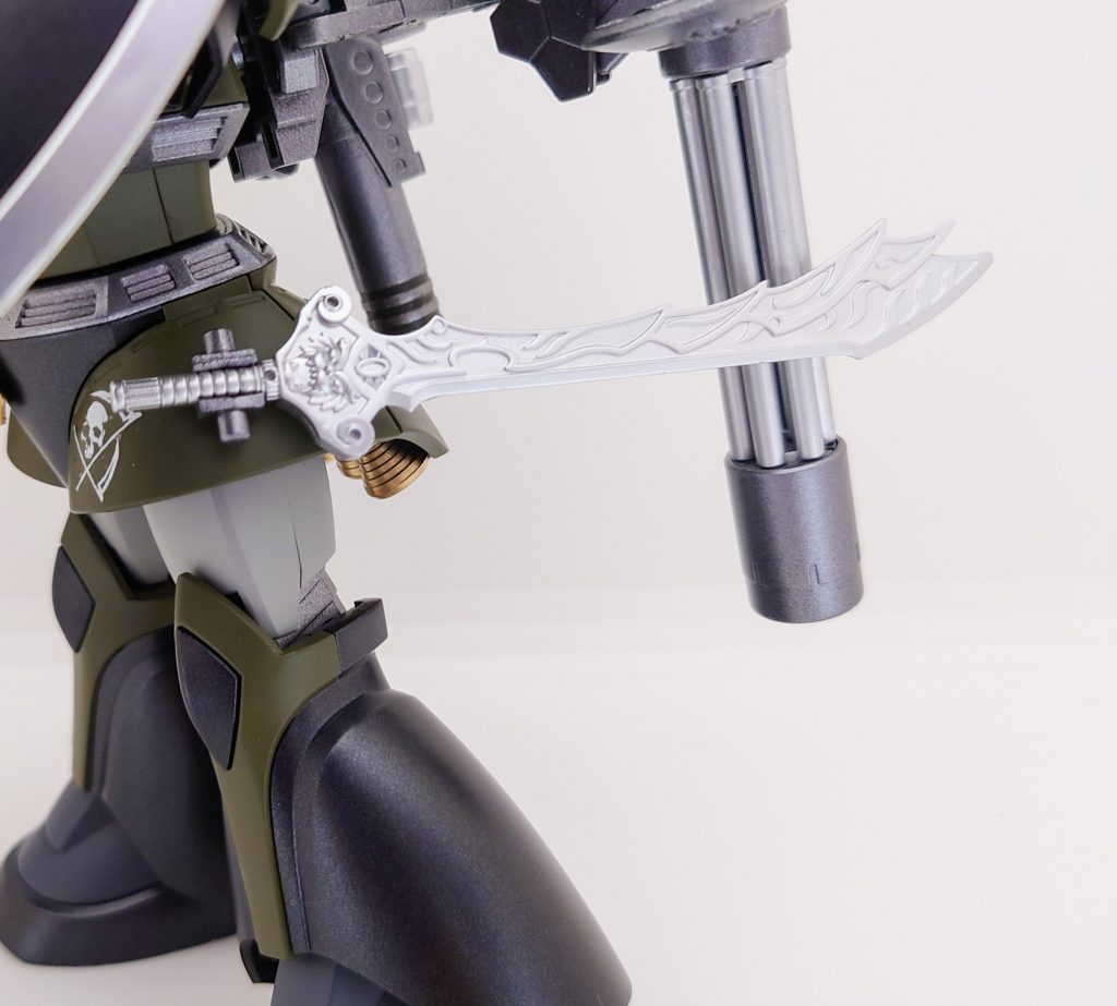 武器その５：剣この機体唯一の近接戦闘武器である実体剣です。普段は腰に携帯しております。