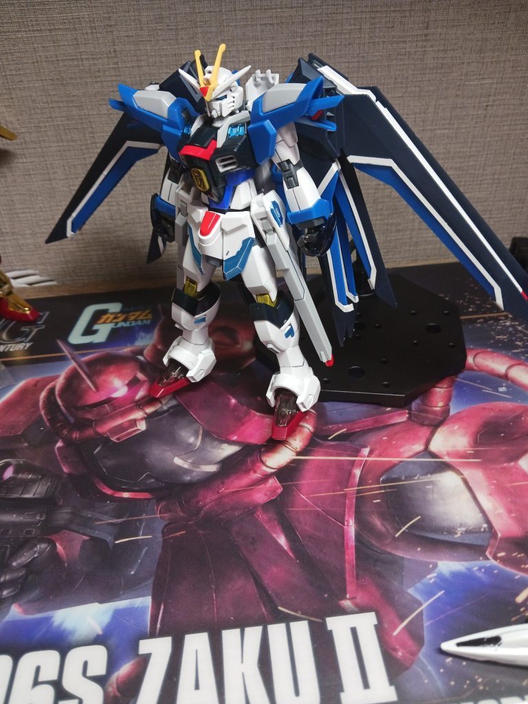 結構人気だった、ストライクデスティニーフリーダムスペックツーライジング装備です！ぶっちゃけバックパックと一部色が変わってるだけです