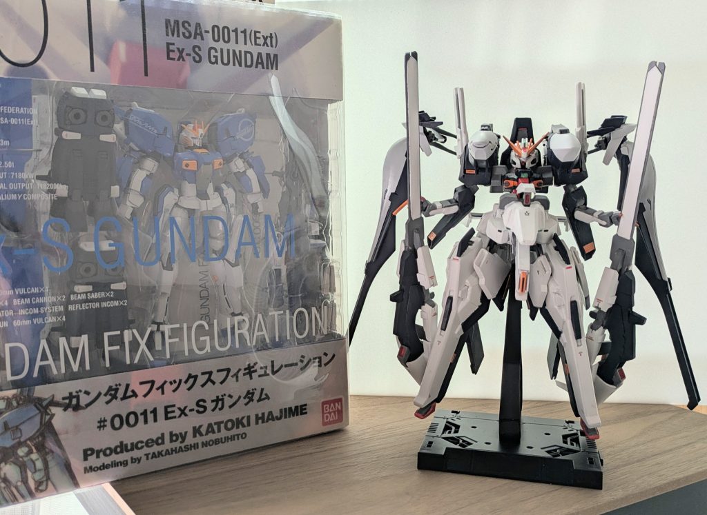 設定ではEx-sの全頭高と同じ程度の22mを基準にして15cm位にしたかったのですがバランスの都合で全高17cmになってしまいました。