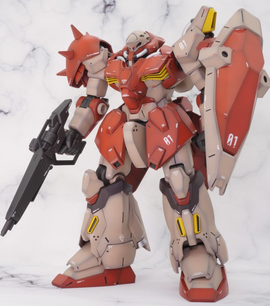 スカート部分等が1枚パーツなので、モールドを追加して分離してる感を出してみました。モノアイ、バルカン部分をメタルパーツに変更しています。