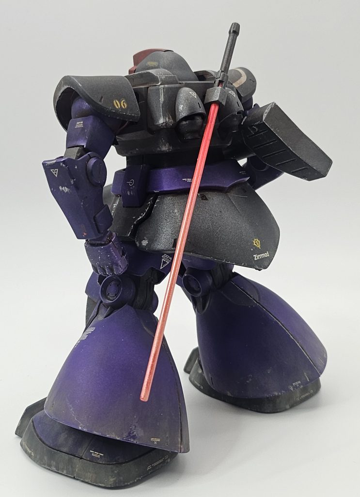 バックショットヒートサーベルも蛍光レッドとラフシルバーで塗ってみました。