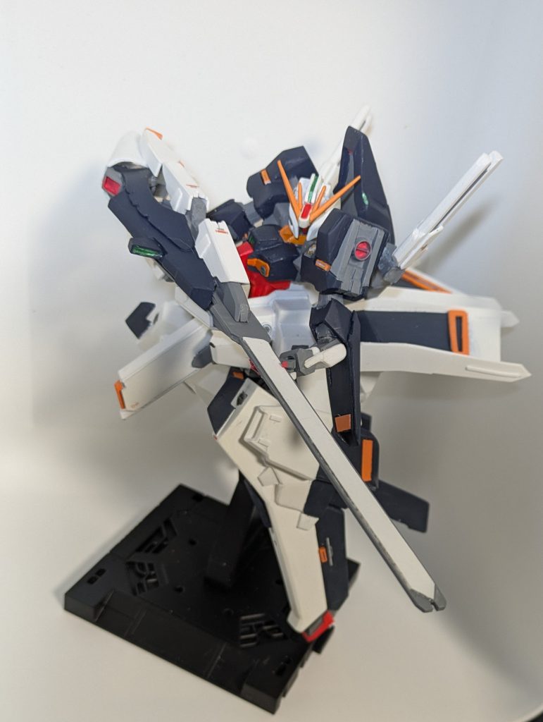 各関節にポリキャップを仕込んであるので多少のポージングも可能です。