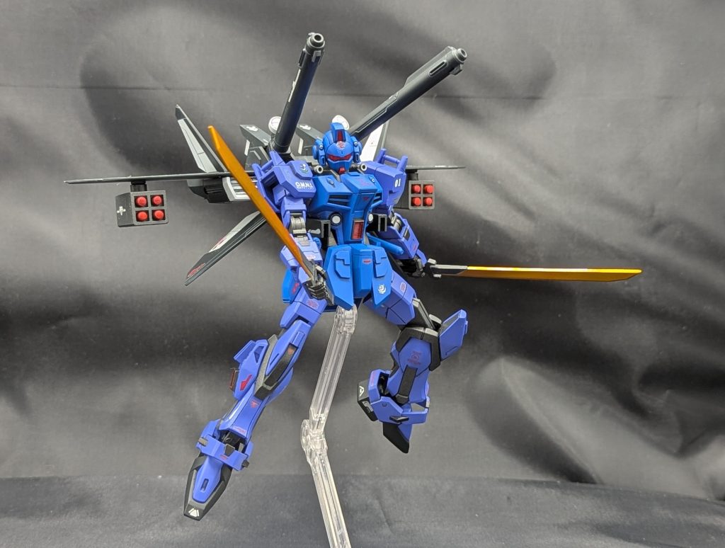 最初はブーステッドマン専用機だから一番使いにくそうなストライカーパックにしちゃえ!と選択したのですが、よくよく考えたら刀ついてるしミサイル作ればイフ改要素も拾えるやんけ!と思いこんな感じのパーツ構成になりました。あとSEED DESTINYに至るまでに作られたというオラ設定なのでジェットストライカー、ドッペルホルンとの繋がりもできるかな~という理由もあります。