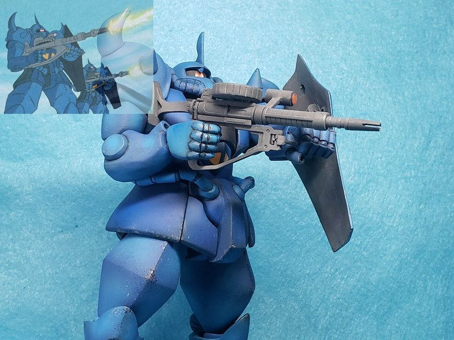 ザクマシンガンを構えるグフ。