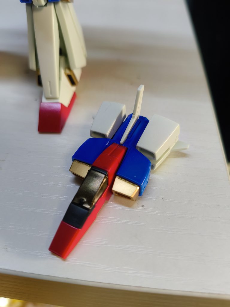 コレ変形させないといらないコワ*ファイター作って損した気分になります。私頑なにガンダム変形否定派なのでちなみに他のヒーローロボは変形合体アリアリのありですよザンボット　ダイタン　ライディーン　マクロス　ゲッター大好きです。