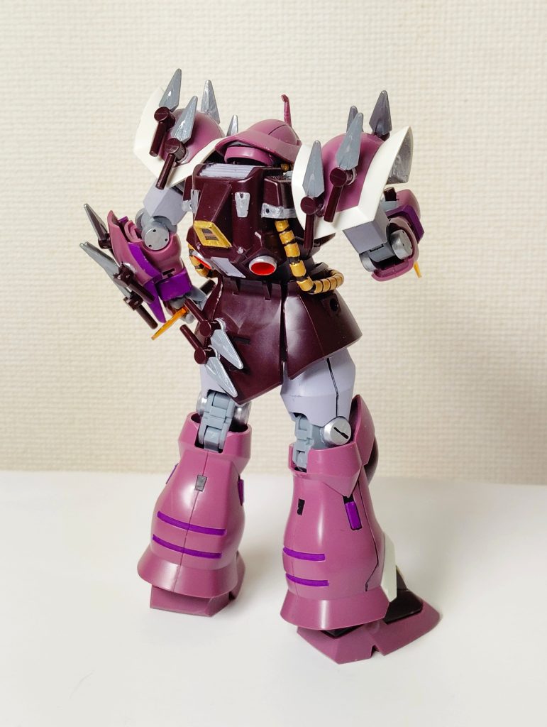 関節部分が明るい色なので何か締まりがなく、完成後に気づく。まあ、素組の醍醐味。最初からもの足りなさを解っていれば塗ってたかも？