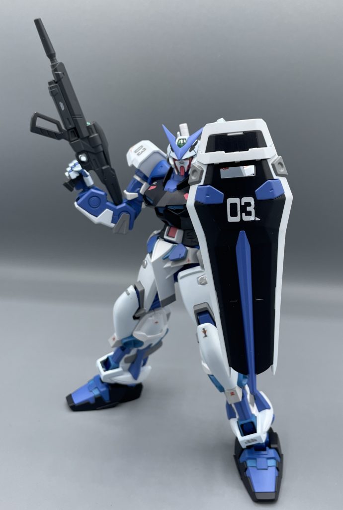 シールド　ストライクガンダム等と同系統のシールド。PS装甲ではありませんが、耐ビームコーティングが施されています。　ストライク・アストレイでの運用結果をもとに、M1アストレイ達にも配備されることとなりました。