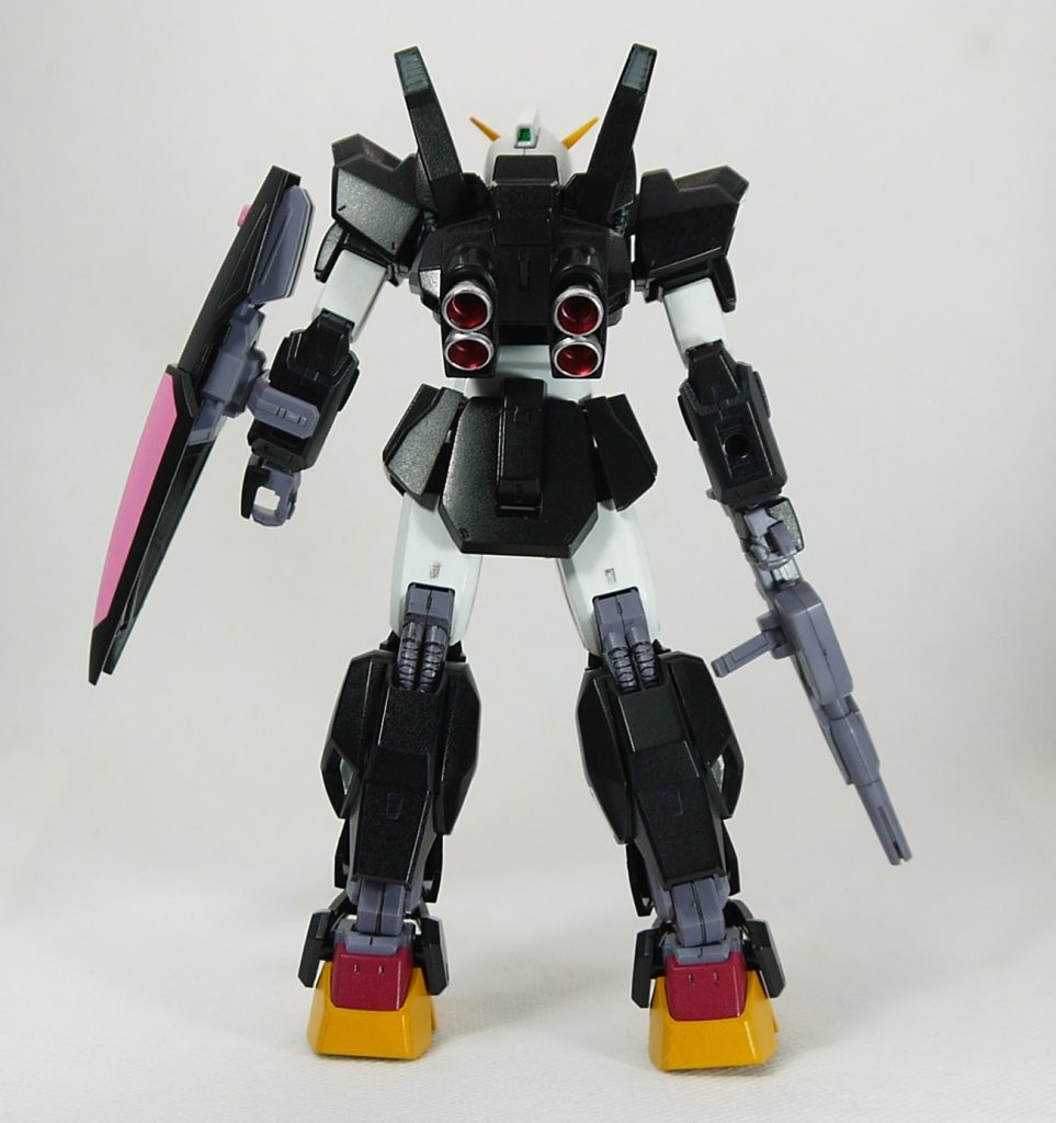 　キュアブラックのキメポーズっぽくしようと思いましたが、腰があまりひねれない。足首の設置性もよくないですね。