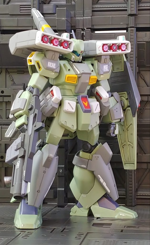 元のスタークジェガンより女性っぽい？ジム感が出ましたでしょうか？　クロスミラージュの雄→雌型、ガルバルディα→β、ジュノーン後期型→初期型のような微妙なカスタムが何か好きです。ジェガンはバリエーションが多く、まだまだ楽しめそうですね(^^)