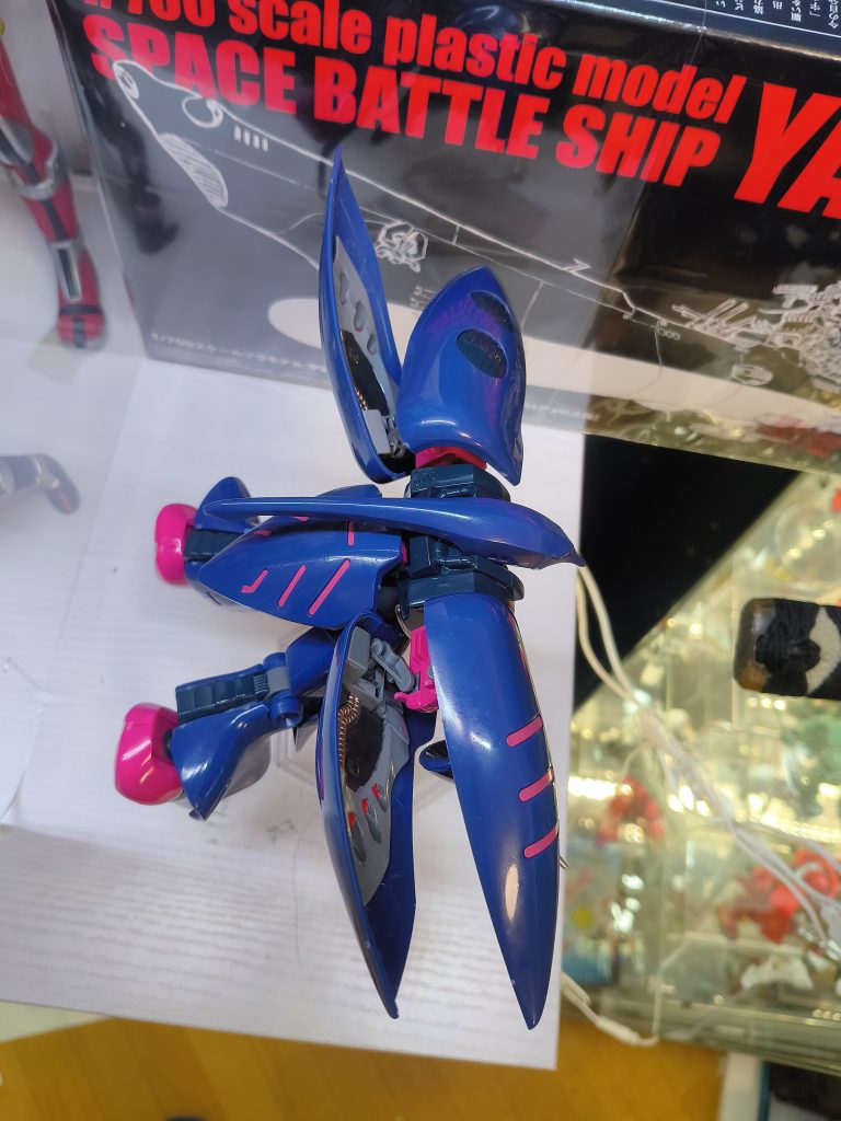 飛んでるスタイルは、まさに昆虫