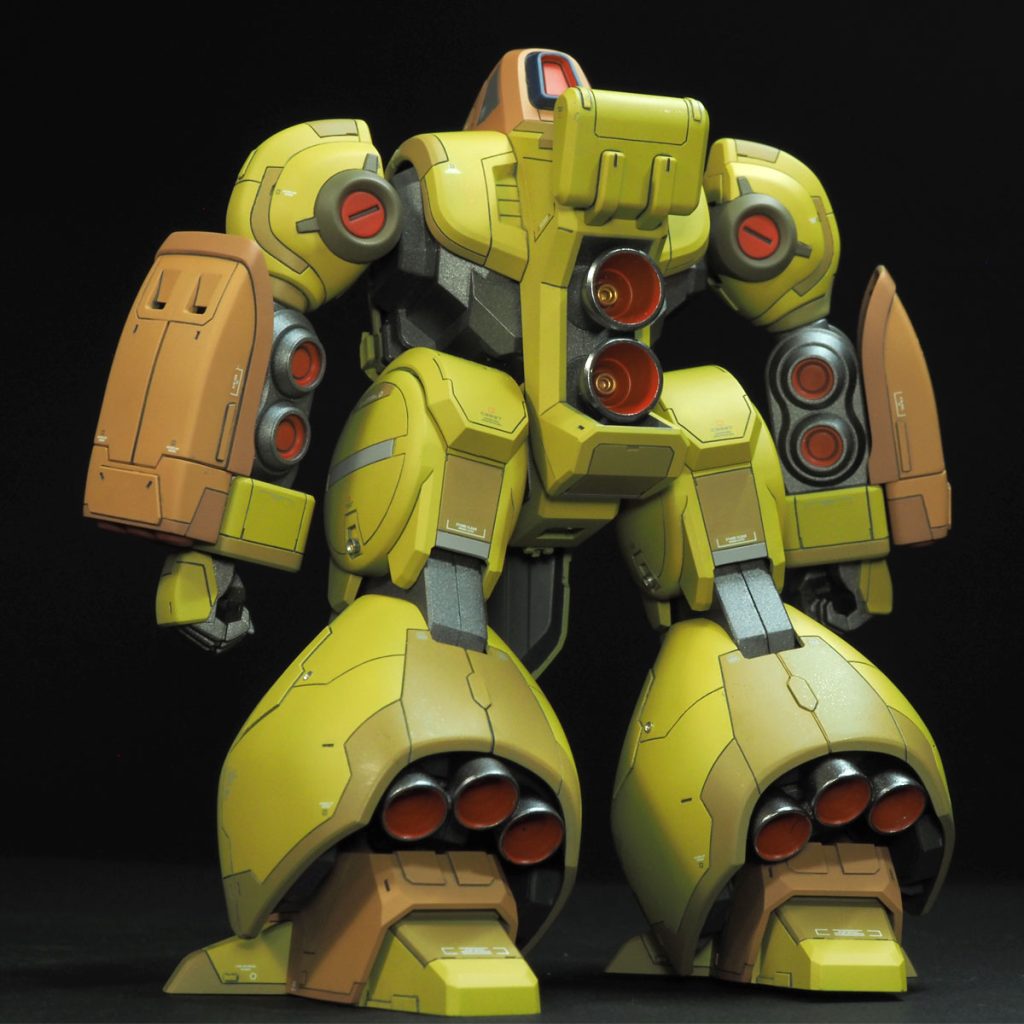 素体の後ろ姿。