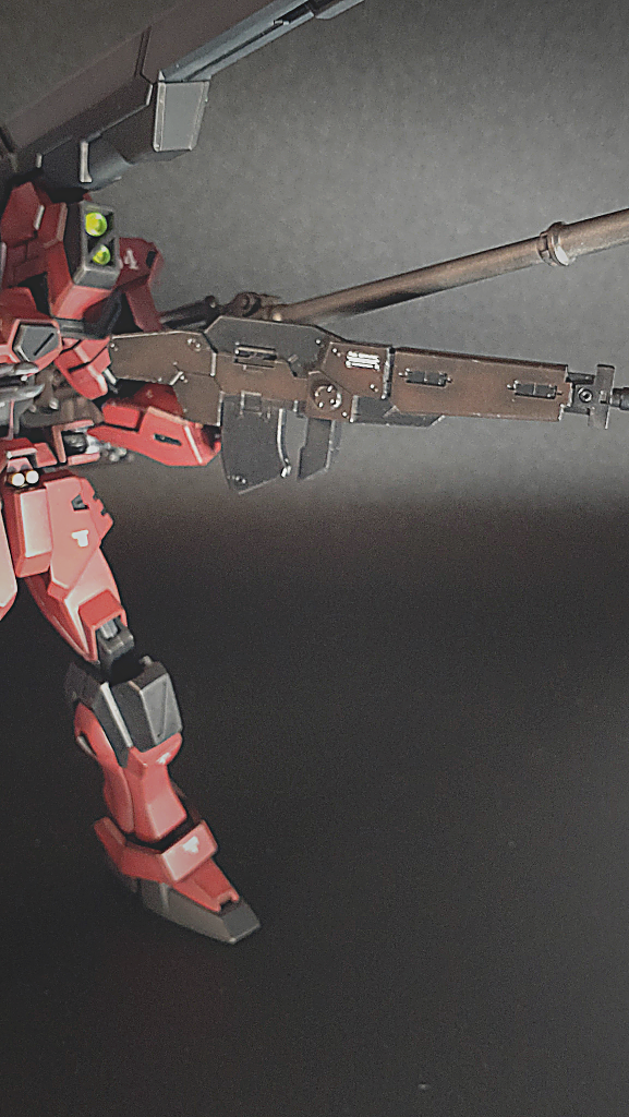 このライフルもモナカ成型だったのですが、頑張って塗分けしました。かなりお気に入りです。