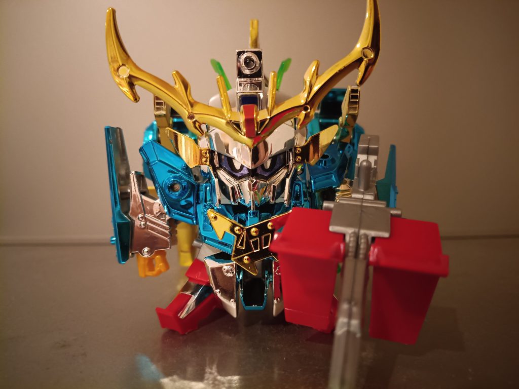 子供頃何回も模型屋でクジ引いても当てることが出来ませんでした(gundam-kao5)どうしても欲しくて購入し即組立ました！リアル形態時の膝部分はプラスチックのキャップで可動するのでヘタリ防止でポリキャップに交換してます。BB戦士あるあるですが、コストカットでポリキャップ使われてない事が多々あるので仕方ないですね。