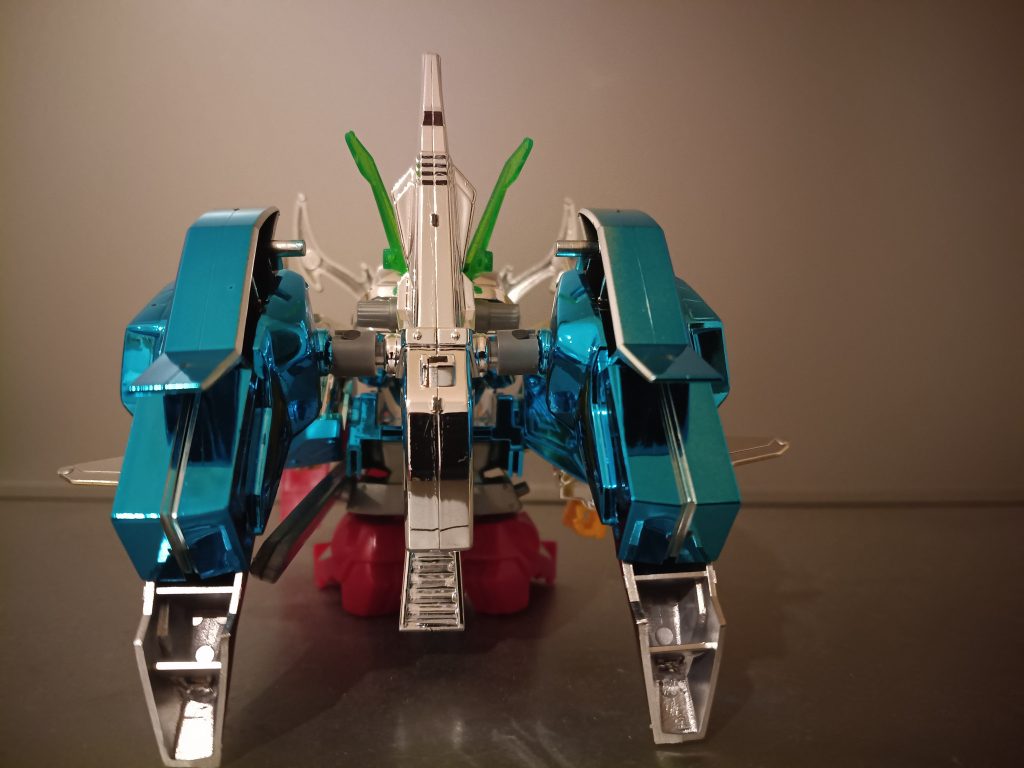 シールは最低限しか使ってないです。バックパックはメッキが剥がれないように自作した関節パーツかませてます。リアル形態は以前業者様に依頼したメッキで飾ってるので今回はSDのみでの撮影です(gandam1)