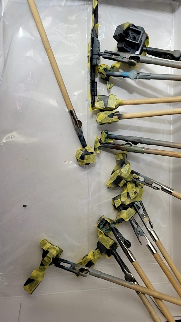 マスキングテープを使いスプリット迷彩塗装