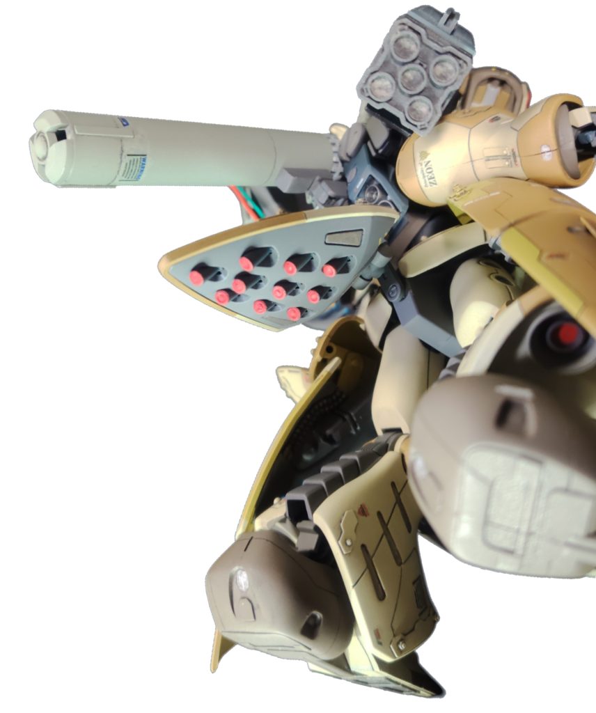 助手A：これがファンネルミサイルですか。Ike主任：サイズもコンパチだったので大した改造はいらなかったよ。助手A：なんか他にも余計なモノが付いてますね。。。Ike主任：推進力が不足しているから裾にバーニアを追加して