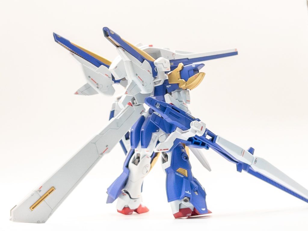 【その他】このアングル好き！この前の作品で、墨入れがあまり上手く行かなかった点を反省しつつ、墨入れが濃くなりすぎないように、良い塩梅で墨入れしました。今回はカリカリなつや消し仕上げにしてます。_φ(･_･カリカリデカールはほんの少しだけ盛ってます。手癖で貼っちゃってますね。白地に赤は映えるので貼ってて楽しいのが良き。