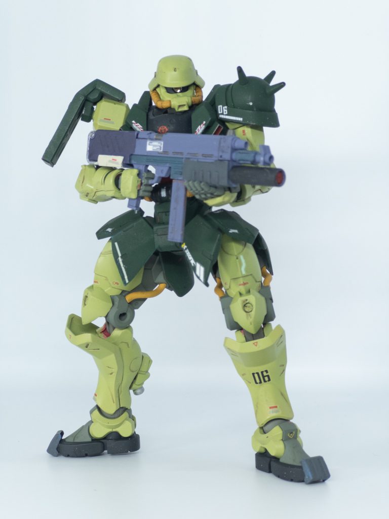 本家FZのMMPを装備。この銃もFZの記号のひとつです。