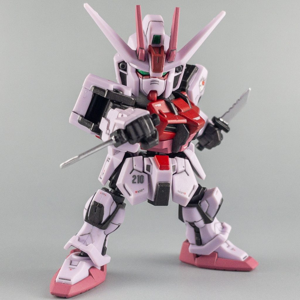 アーマーシュナイダーは付属していないので、山田化学さんのミニチュアナイフを使用。無加工で普通に持つことができます。