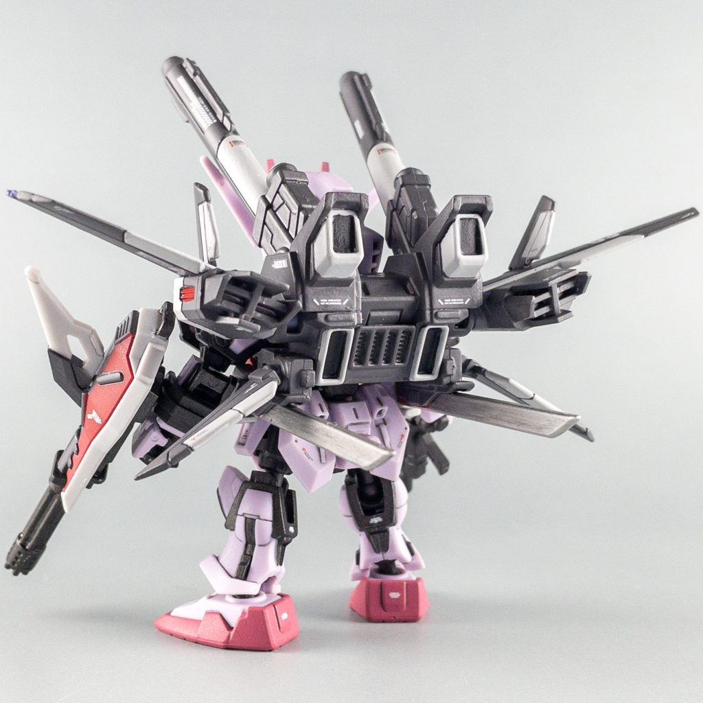 フル装備。かなりの大ボリュームで迫力があります。一見、背中が重そうですが、スタンドなしで自立できます。 余談ですがI.W.S.P.はカガリには扱えなかったと言われてるのに、よくセットになってるイメージ。 以下、適当にポージング。