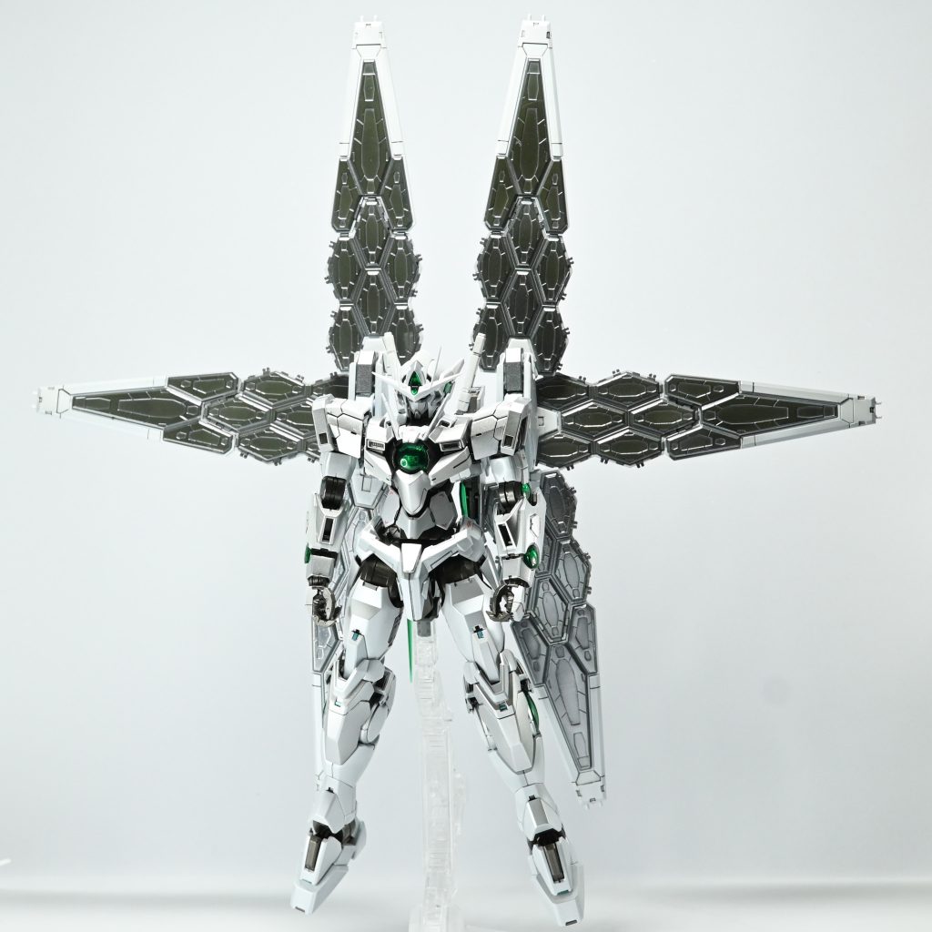 6枚のグラスフェザーは色々な角度に動かすことができます。翼のように広げることや、リヴランスヘブンのような展開も可能。