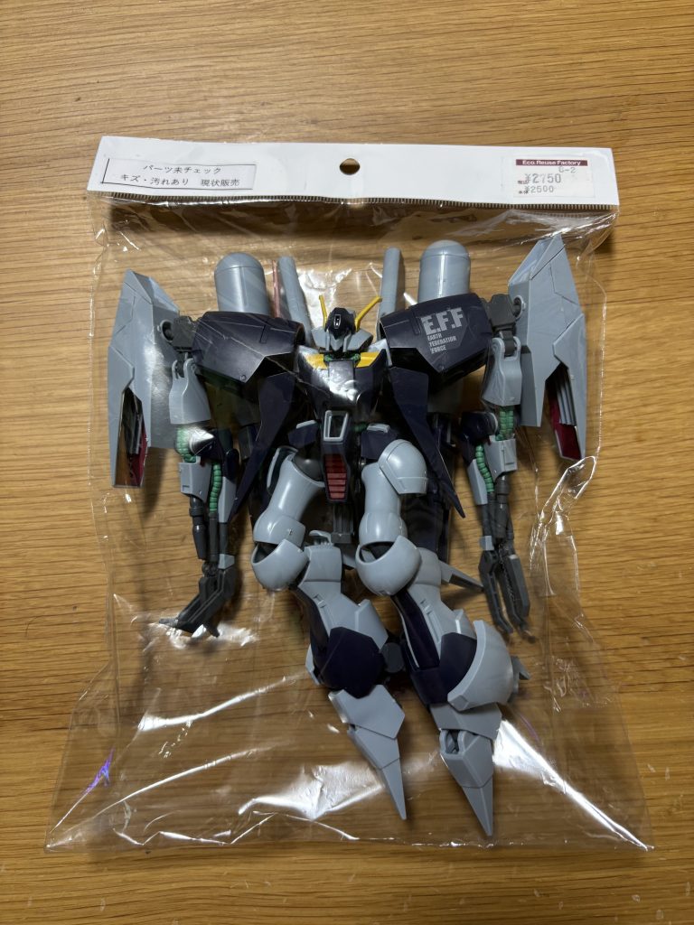 中古でこの状態で売ってました。バラシて塗ったら案外楽じゃね？って思って買いましたが、ダボも切ってなかったので外すのも大変で、余裕で新品の方が楽だと思います。別に安くないし。