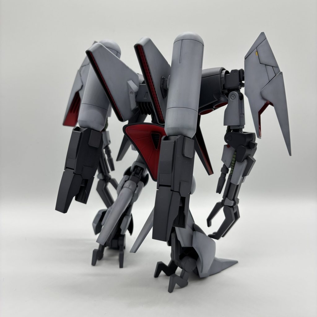 塗装今回は戦闘機的な塗り方を試してみたくてシャドー吹いて、メインの色で潰して、マスキングゾルでタッチアップ的なムラを入れて、ウォッシングをしてみました。ただ144スケールにあっているかと言われると微妙な気がします。だいぶ馴染ませたのでほぼ見えないし。シャドー色ガイア 061 ミッドナイトブルー暖色みがなく青系の下地にとてもいい色だと思います。ニュートラルグレーVは茶色みがあったメイン水色クレオス C73 エアクラフトグレー + ガイア 019 ラベンダー（6:4くらい）エアクラフトグレーだけでもだいぶいい色でしたが若干はっきりした色にしたくて調整しました。メインダークパープルガイア EV-10 エヴァダークグレー + ガイア 019 ラベンダー（8:2くらい）ネイビーかパープルか微妙な色にしてみました。赤クレオス H327 レッドFS11136内側の塗装のマスキングがめんどくさすぎたのでテキトーにマスキングして水性ホビーカラーを吹いてマジックリンで拭き取りました。緑クレオス C312 グリーンFS34227下地 ガイア CB-08 ダークグリーン黄クレオス XKC04 ファルコンノーズイエロー下地 ガイア EV-11 エヴァプロトイエローコート ガイア 050 クリアーホワイト思ったより濃かったので調整しましたグレークレオスC331 ダークシーグレー + ガイア 019 ラベンダー（ちょっと）&nbsp;