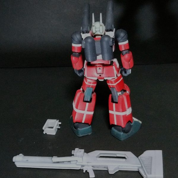 ガンキャノン武装製作その2オマケ😊やはりせっかくでっかくて長い武装を作ったので、腰にマウントしたいと思いプラ板でマウントラックを作りました。①の画像でレールキャノンが結構重いので頑丈なのにしました。②の矢印のところに汎用ハードポイントを作り取付けられるように🤣（3枚目）