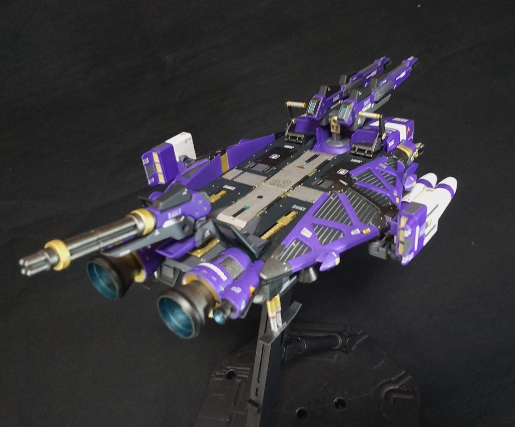 背面にもガトリング砲を装備、後ろをとられても安心😄。