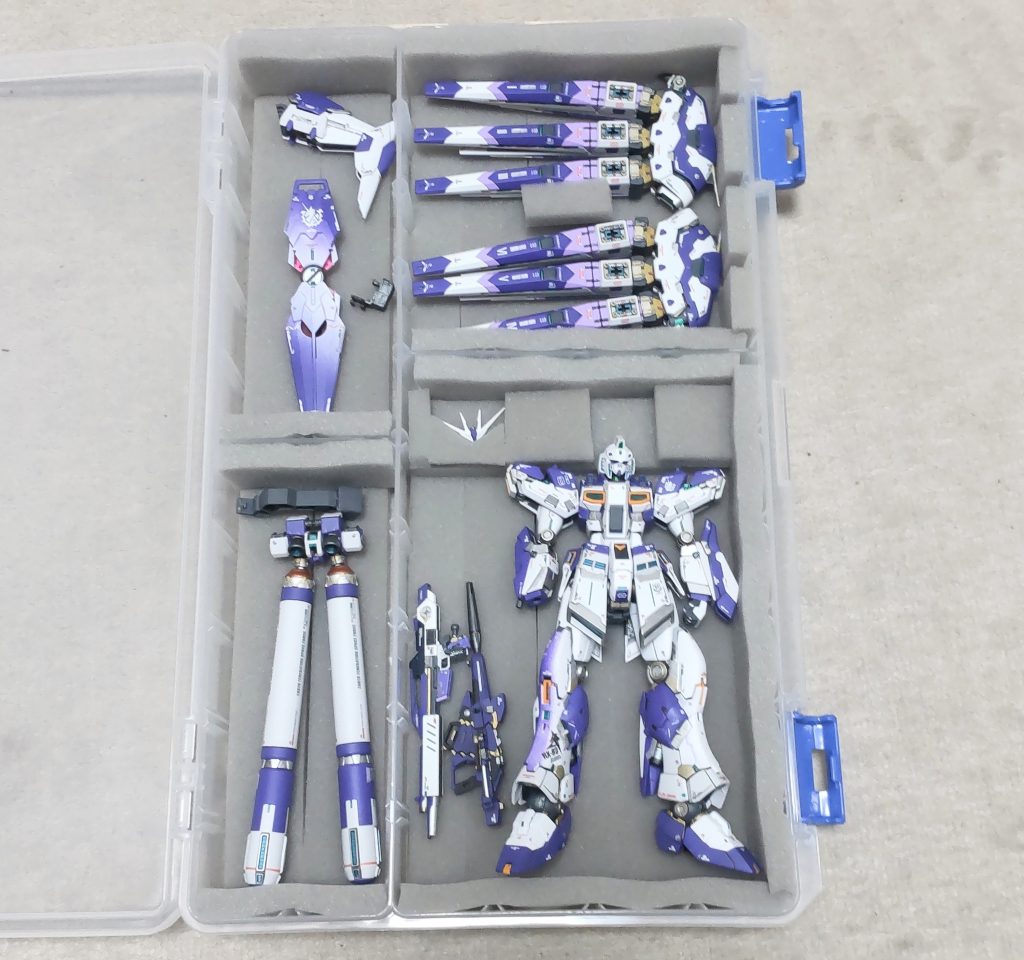 作品名：持ち運びケースを作ってみた😄。<p>今度、作ったガンプラを持っていくことになりまして、100均の材料等で持ち運びケースを作ってみました。 展示会とかに複数の作品を展示されてる方は、作品の持ち運びはどのようにされてるんでしょうか🤔？</p>
