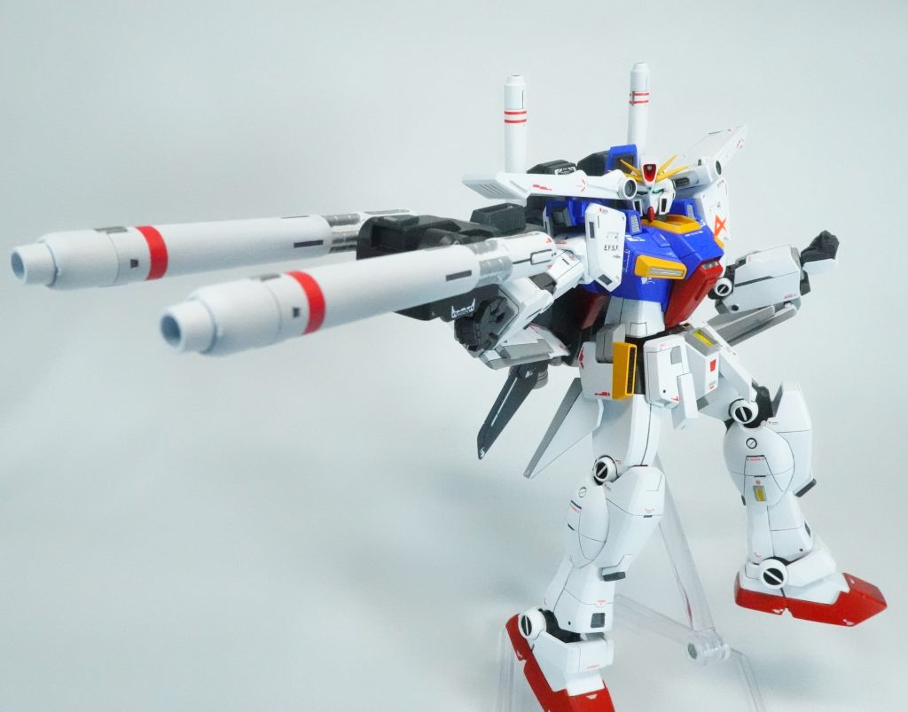 武装はほぼZZと同じでダブルビームライフルに