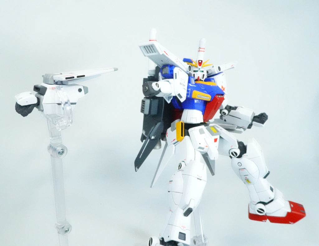 そしてメガゼータ最大の特徴が腕を切り離して飛ばす【サイコミュ・ハンド】！なるべく作中を再現するために関節から切り離せるように改造しました。