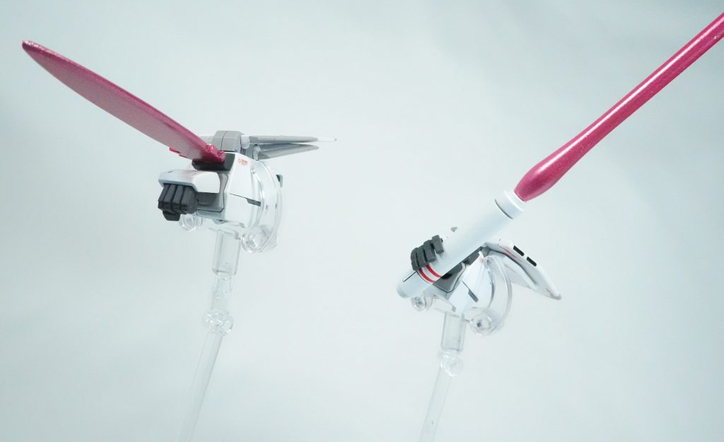 作中では腕からビームが発生する機能はついていませんが一部カラーリングや形状は独自のアレンジを加えています。