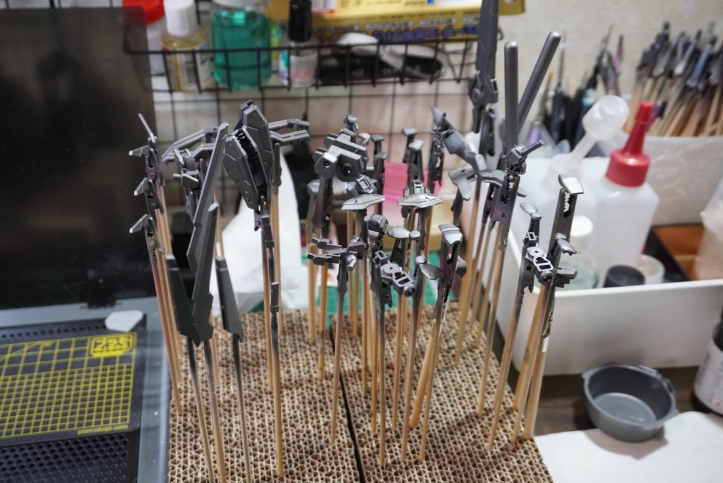 ガイアカラーのサーフェイサーエヴァ ガンメタを下地使用しています。