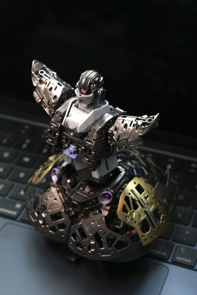 For dry brushing frame parts, I used with metallic colours from Gundam Marker EX series. Sticker from HIQ Parts is used for monoeye sensors.&nbsp;