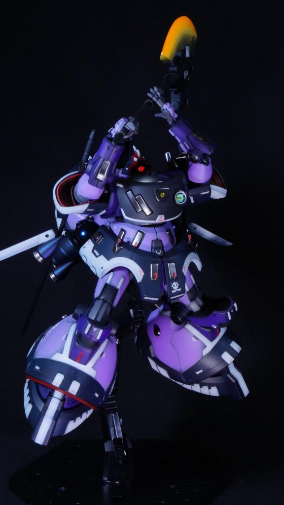 よく登場するジャイアントヒートホーク装備元々ザクII オルテガ機の持ち物なので、もってこいの武装かと。