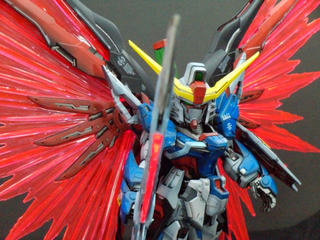 大型武器の保持も余裕がある構造はさすがにMGSD技術の結晶みたいなキットだよね