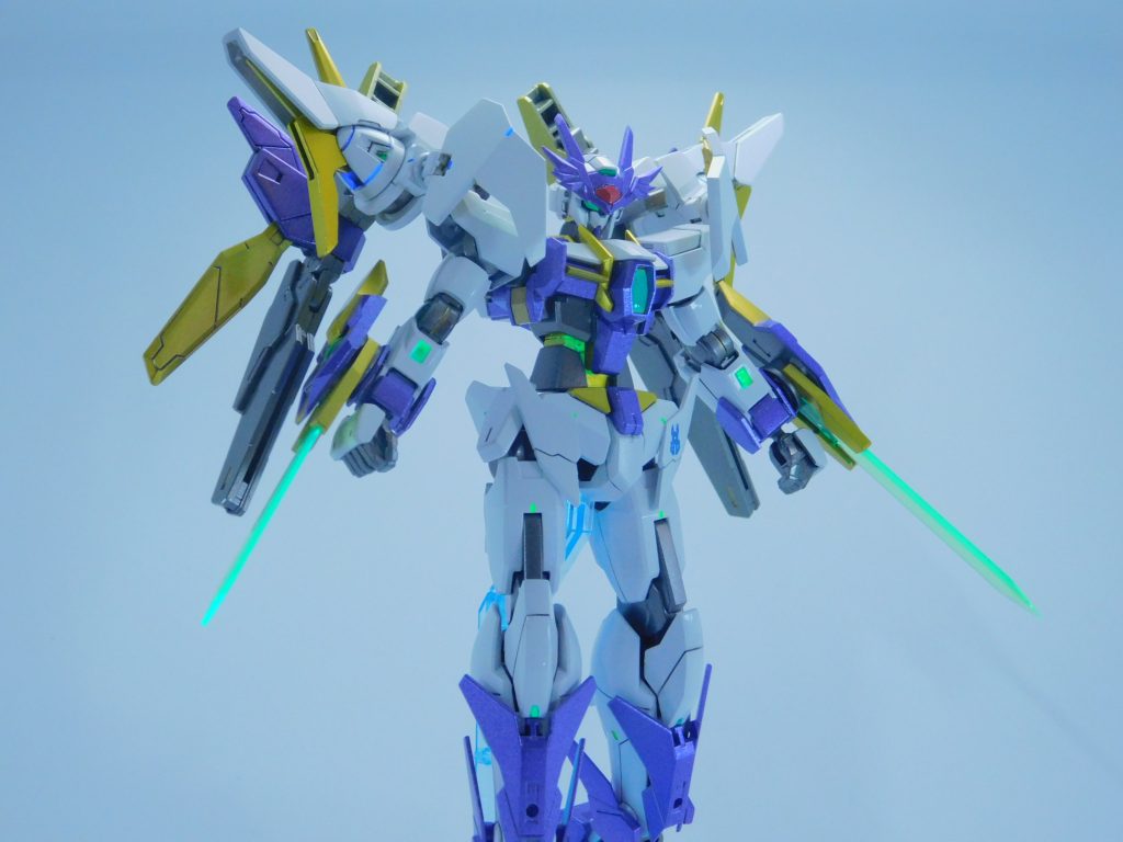 【ガンダムダブルオースカイメビウスブレイブ】数々の激戦を潜り抜けたリクが考案した「マルチダイブ（いわゆる換装）」における第三形態。素体のダブルオースカイは変わらず、肩のGNドライヴが換装されることで異なる性能を発揮する。