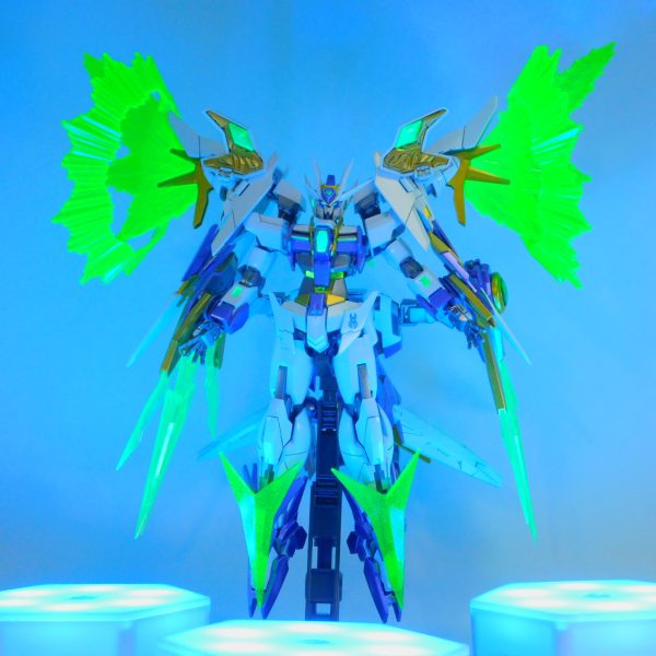 今までやったことはなかったのですが、製作途中を少し載せてみようと思います。先日公開した【ダブルオースカイメビウスDIVEインフィニティ】のものです。①ダイバーアークの頭改造②アンテナ製作③主要パーツ④フェニックスジェネレータ作成途中⑤各部調整確認⑥オマケ最後の一枚は製作途中ではないですが、本編に載せきれなかったオマケ画像です。（7枚目）