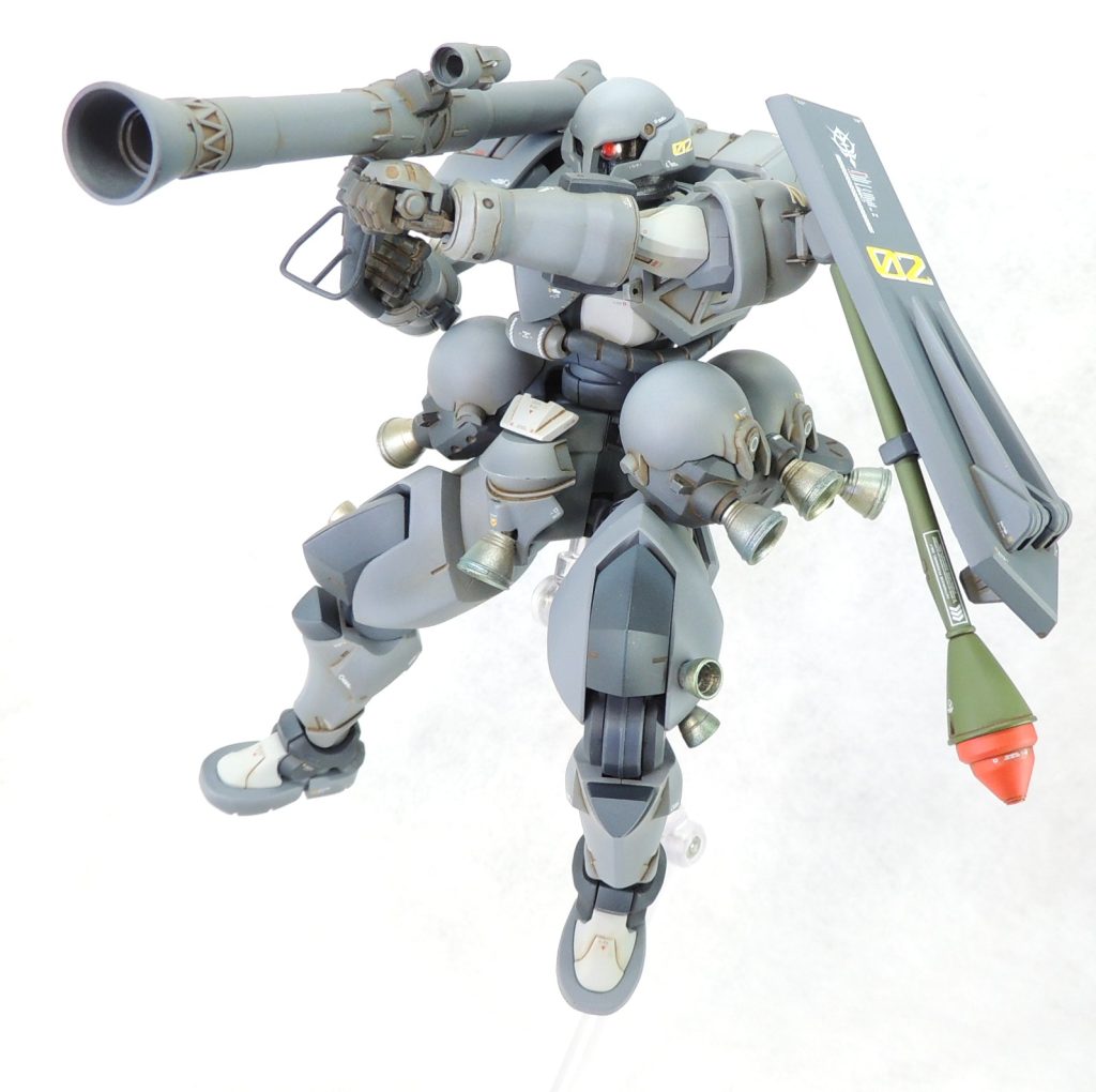 ■カラーリング　グレー２色を基調とし、ニュートラルグレーⅡや金属色をちらばめて、色数を減らすことによりミリタリー感を高める工夫をしました。シュツルム・ファウストにレッドとグリーンを用いてアクセントとしています。■デカール　ガンダムデカールの他に、ヴェルテクスデカール、ロボデカール、アンプコーションデカール等を使用しました。