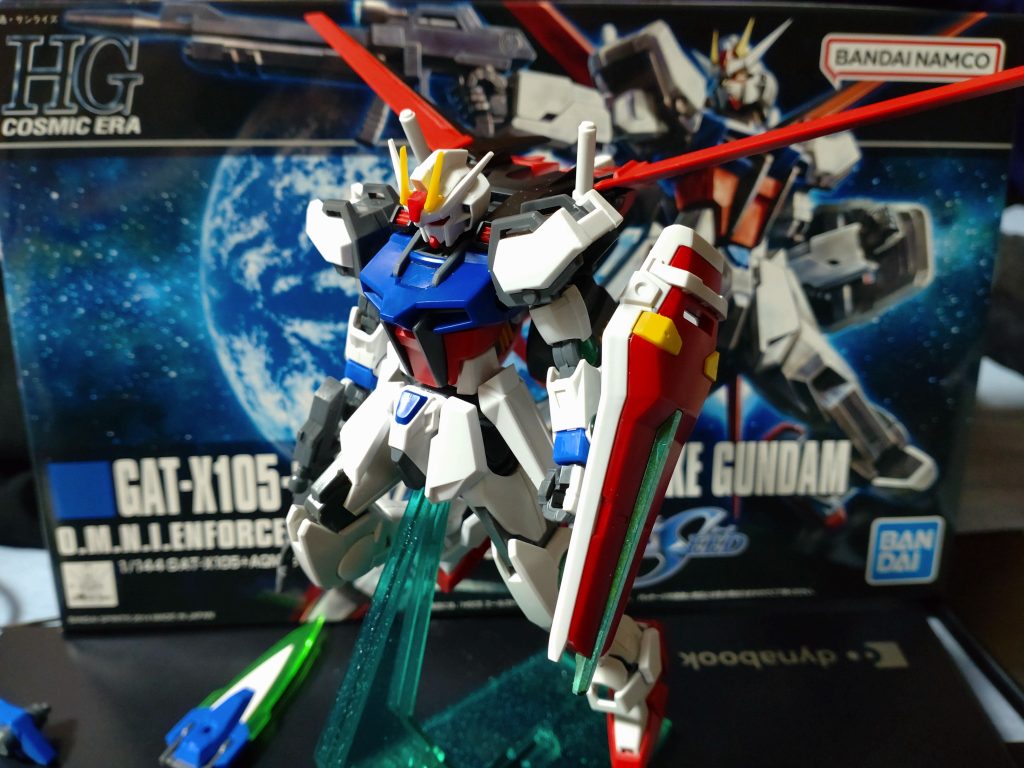 イアン　全く、どいつもこいつも人使いが荒いな、、、　大丈夫だ、もう着けてあるよ、分析して出来上がるのに苦労したが、、、ムウ　助かるぜ！　ムウ・ラ・フラガ！ストライク出るぜ！！ムウ　刹那、なんだあの銀色の塊みたいなやつぁ