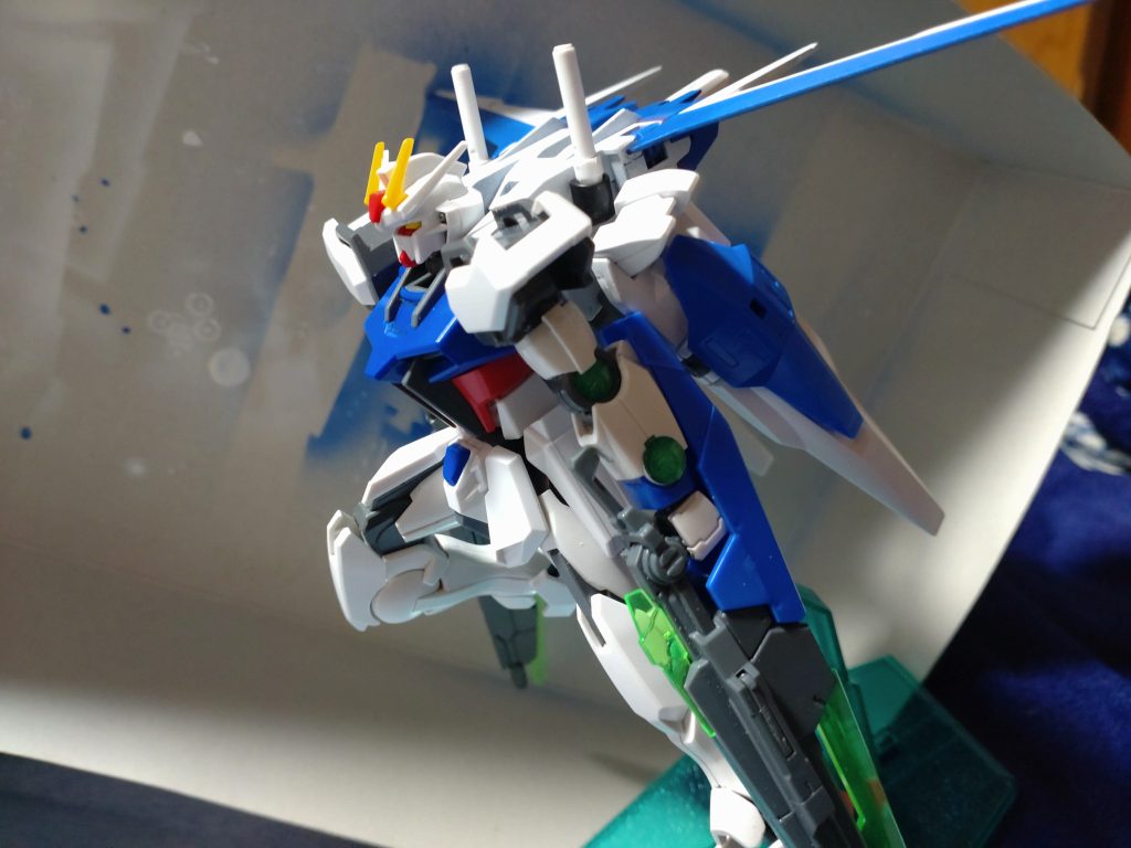 イアン　エールストライカーをこっちでも作ってみたんださしずめ、ライザーストライカーってことだ！、暴れてこい！！ムウ　ライザーストライカー、、、イアン！やっぱりあんた最高だ！！刹那！！刹那　ムウ・ラ・フラガ、感謝する戦いに巻き込んでしまったことは申し訳ないティエリア　ヴェーダが時空の歪みを検知している、そこに向かえば君は元の世界に帰れるムウ　待て待て！！ここまで来たんだ！俺も刹那　これは俺たちにしか出来ないことだティエリア　さぁ、行け！！刹那　クアンタムバースト！！！！ムウ　うわっ！無事、元の世界に帰ってこれたムウ、しかし脳量子波の影響により、記憶の混濁が、、、SEED DESTINYにつづく&nbsp;&nbsp;とまぁ、妄想に妄想を重ねてこんなんになりましたストライクガンダムの投稿が重なりましたが今回はストライクガンダムとダブルオーガンダム、好き同士のミキシングですダブルオー好きを謳っているのに、一向にダブルオーが出ないのがネックですが、次回出るかもしれないし、出ないかもしれません、、、