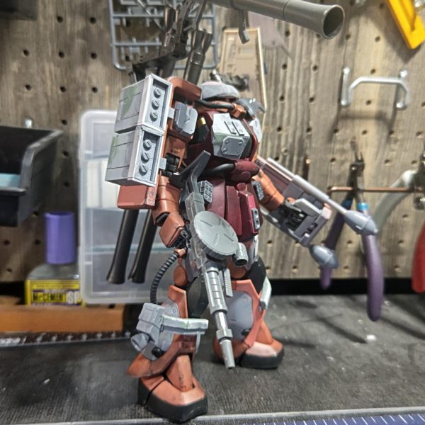 フリマで買った両腕が壊れたジャンク品を改造。取り敢えず武装を適当に取り付けてみたが、サブアームを付けるとサンダーボルト感が出てしまうジレンマ。（2枚目）