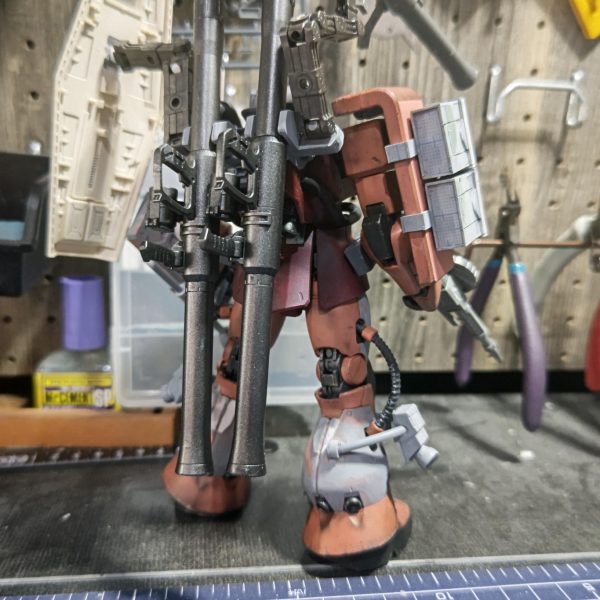 フリマで買った両腕が壊れたジャンク品を改造。取り敢えず武装を適当に取り付けてみたが、サブアームを付けるとサンダーボルト感が出てしまうジレンマ。（3枚目）