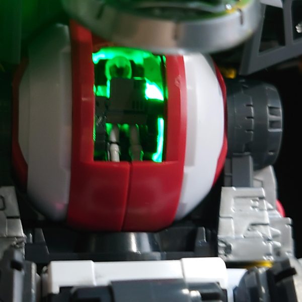 この綺麗なサイコフレーム色、見えなくなります。発光させれば、まぁ見えるのかな。（4枚目）