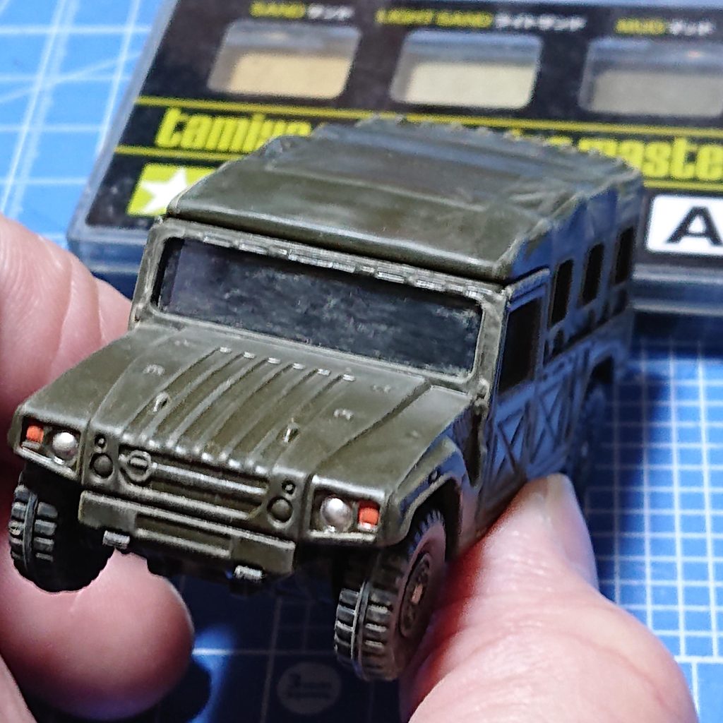 ウェザリングマスターのサンド系で汚しました。